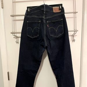 Levi Mid Rise Skinny Jean